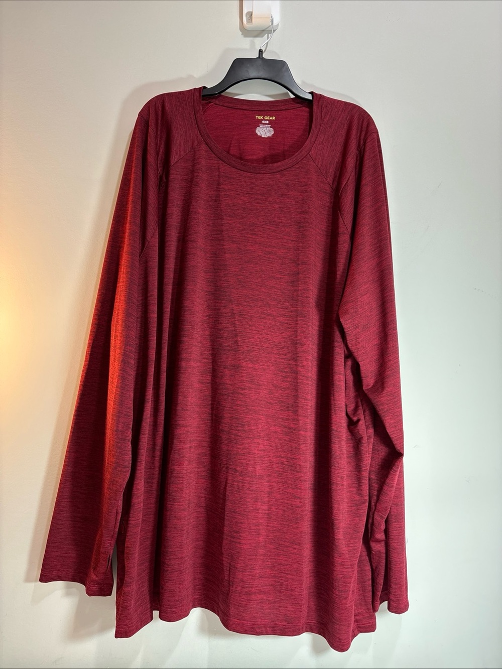 Tek Gear Men’s Soft Long-Sleeve Crewneck Top - Wine Red. 4XB. 1179